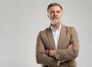 1 Forex ve Borsa Arasındaki Farklar - Hangisi Daha Karlı? business portrait confident businessman entrepreneur 600nw 2480068229 Forex ve Borsa Arasındaki Farklar - Hangisi Daha Karlı? Borsa mı forex mi, hangisi sana uygun?